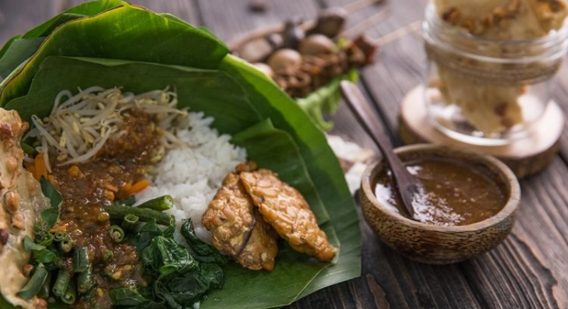 Menikmati lezatnya berbagai hidangan nasi di Jawa Tengah yang wajib kamu coba.