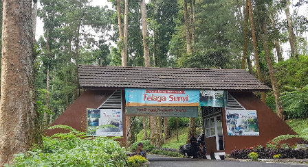 Pintu masuk Telaga Sunyi