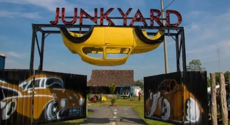 Junkyard Auto Park dan Cafe