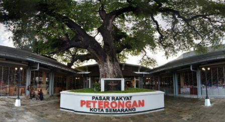 Pohon asam di Pasar Peterongan Semarang. 