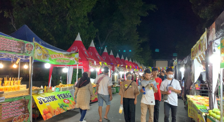 Suasana Bazar Makanan Festival Seni dan Budaya