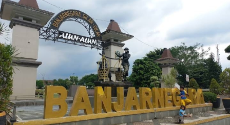 alun-alun kota Banjarnegara