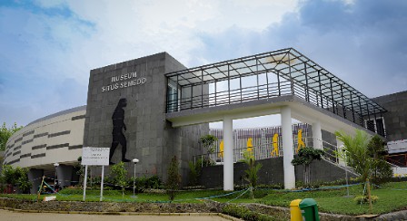 Tampak Depan Museum Situs Semedo