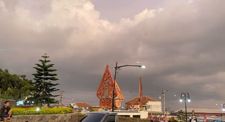 Suasana Alun-alun di sore hari