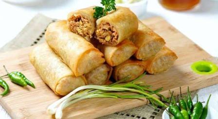 Gambaran penyajian lumpia rebung khas Semarang