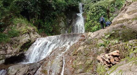 Pesona Air Terjun Kali Banteng