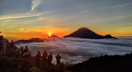 Bukit Sikunir di Kawasan Dieng