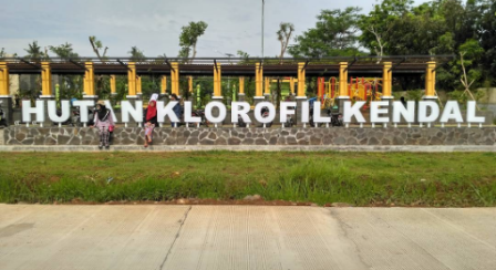 Tampak depan tulisan Hutan Klorofil Kendal