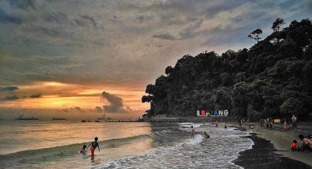 Di sini, senja jadi lebih bermakna 