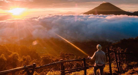 Golden Sunrise di Bukit Sikunir, Dieng, Wonosobo, Jawa Tengah