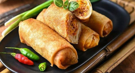 Lumpia Semarang, salah satu kuliner khas kota Semarang