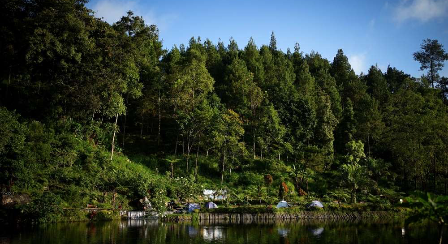 Pesona Telaga Madirda di Desa Berjo, Kecamatan Ngargoyoso, Kabupaten Karanganyar.
