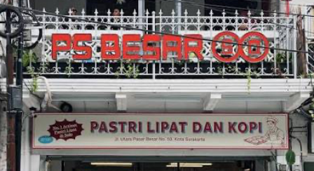 Pastri Lipat dan Kopi menghadirkan pastri dengan berbagai isian yang terinspirasi dari cita rasa Nusantara di kawasan Pasar Gede Solo.