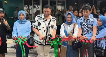 Warung Makan Haji Igun hadir di United Square Kudus dengan puluhan pilihan menu masakan Nusantara dan peranakan.