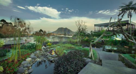 Sunsetfalls Gardens & Resort di Magelang menawarkan pengalaman staycation dengan suasana alam, udara sejuk dan panorama pegunungan.