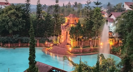 Jawa Dwipa Heritage Resort & Convention di Karanganyar menawarkan pengalaman menginap dengan nuansa Jawa kuno di kawasan kaki Gunung Lawu.