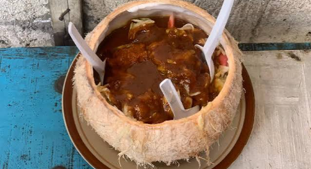 Nggak perlu penasaran cuma gara-gara namanya. Rujak Amerika ternyata bukan rujak dari Amerika, melainkan rujak lokal Semarang yang punya cara penyajia