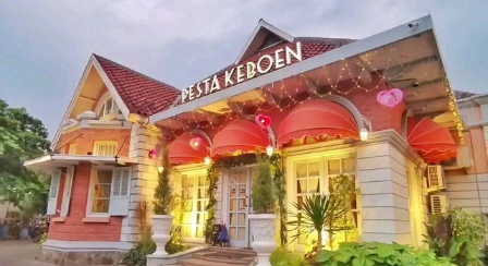 Kulineran nggak harus yang kekinian terus. ? Pesta Keboen Semarang punya suasana klasik yang bikin makan jadi berasa nostalgia. Menu apa aja yang bisa