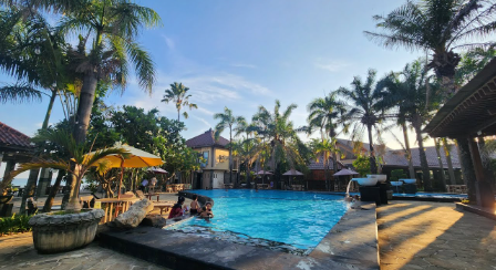 The Palm Beach Resort Jepara menawarkan suasana penginapan dekat kawasan Pantai Bandengan dengan berbagai fasilitas untuk menunjang liburan.