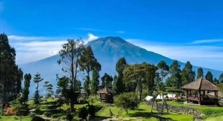 Alam Sewu Temanggung bisa jadi pilihan buat menikmati sunrise, udara sejuk, dan panorama alam dari ketinggian. Cocok buat healing tipis-tipis sambil m