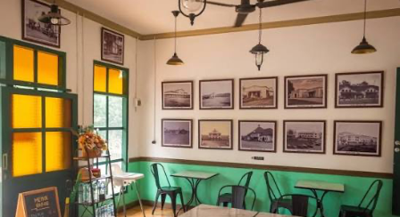 Koffie Goen di Tuntang, Kabupaten Semarang, punya konsep unik bernuansa stasiun kolonial dengan interior vintage dan suasana yang asri. Cocok buat kam