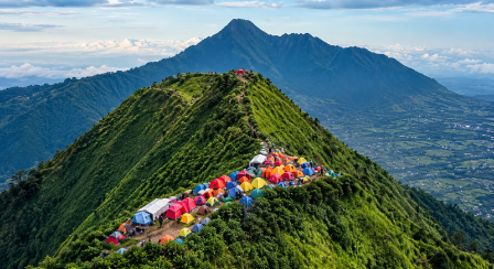Gunung Andong Magelang: Pesona Kabut dan Lautan Awan