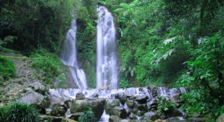 Air Terjun Mirikerep di Desa Gentan, Kecamatan Bulu, Sukoharjo, menjadi salah satu destinasi wisata alam yang menawarkan suasana asri dan tenang.