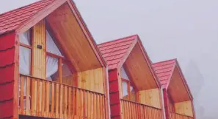 **Nginep di kabin dengan view pegunungan? Bisa banget. ??**  Miarzafa Cabin House di Kejajar, Wonosobo menawarkan konsep kabin yang nyaman dengan bebe