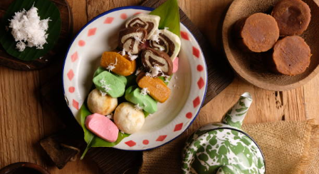 Getuk Demak, jajanan tradisional berbahan dasar singkong dengan cita rasa manis dan gurih yang masih mudah ditemukan di berbagai kawasan Demak.