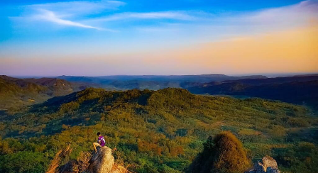 Cari wisata alam yang nggak mainstream di Kendal? ? Selo Arjuno & Bligo bisa jadi jawabannya! Bukit batu dengan jalur yang cukup menantang, tapi peman