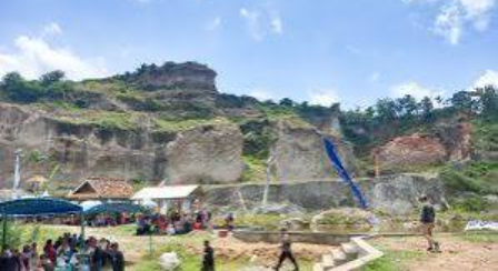 Nggak harus ke gunung tinggi buat menikmati panorama alam yang menenangkan! ???  Tebing Asmoro di Rembang bisa jadi alternatif wisata buat kamu yang i