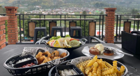 Smara Terrace Cafe Temanggung : Ngopi dengan Panorama Gunung Sindoro dan Sumbing