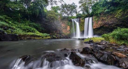 Lagi cari wisata alam yang bikin pikiran lebih fresh? ??  Curug Bengkawah di Pemalang punya pesona air terjun kembar dengan suasana hijau yang menenan