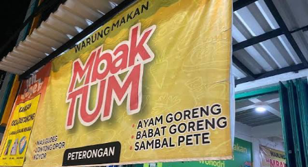 Lagi cari kuliner malam di Semarang? ?? Gudeg koyor Mbak Tum bisa jadi pilihan buat kamu yang ingin menikmati gudeg dengan tambahan koyor sapi yang gu