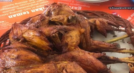 Bosan makan ayam atau bebek terus? ? Semarang punya pilihan kuliner yang cukup unik, yaitu Iwak Manuk Pak No di kawasan Taman Kuliner Ventura. Cocok b